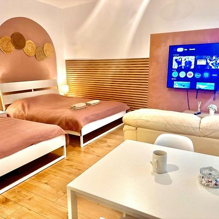 Apartment Kate - Old Town Братислава Экстерьер фото